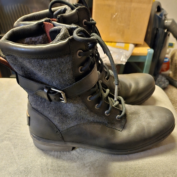 New without box UGG Waterproof Lace Up Boots - Picture 3 of 7